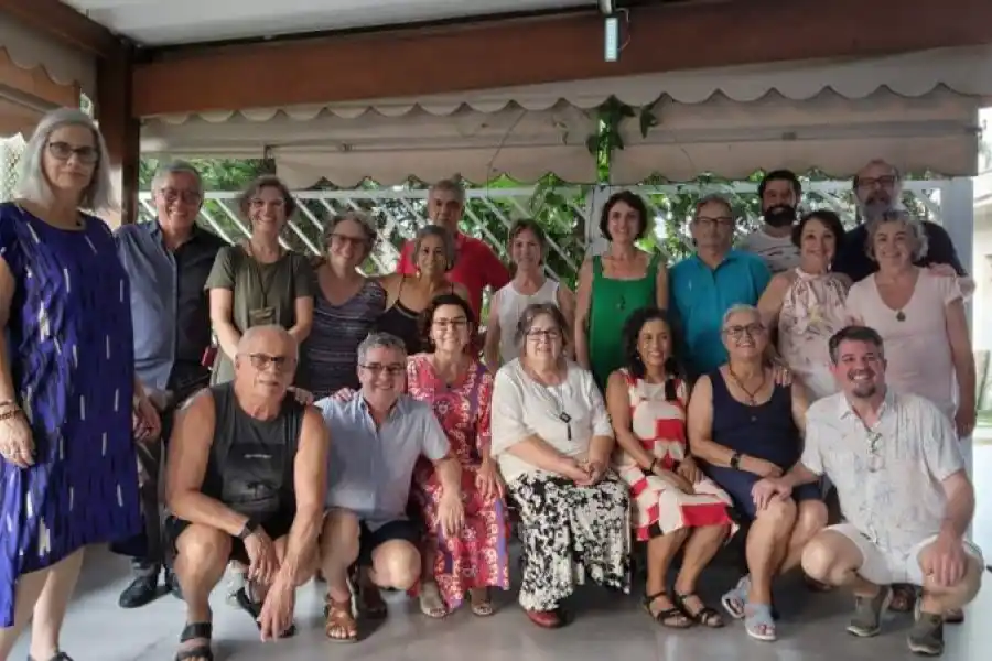 El grupo se unió para vivir en comunidad y escapar de la soledad.