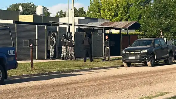 Nuevos allanamientos en barrio 2 de Abril: buscan armas tras el violento tiroteo