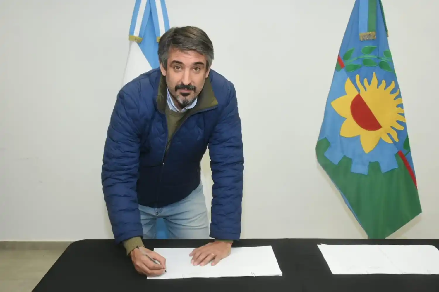 El gobierno de Ianantuony anunció un plan para fortalecer las finanzas comunales que incluye el cobro de deudas tributarias, la venta de lotes fiscales y la regularización de inmuebles.