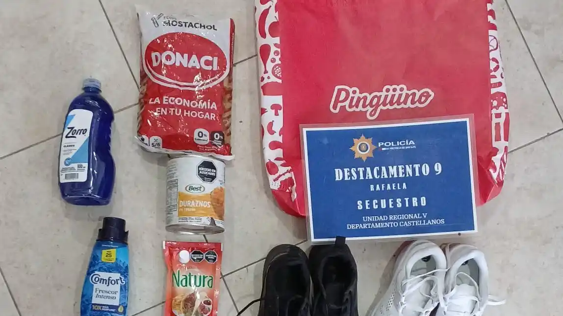 Recuperaron zapatillas y mercadería tras un robo en barrio de Rafaela