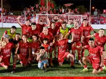 Ferrocarril del Estado y Libertad son los finalistas del Absoluto de Primera A