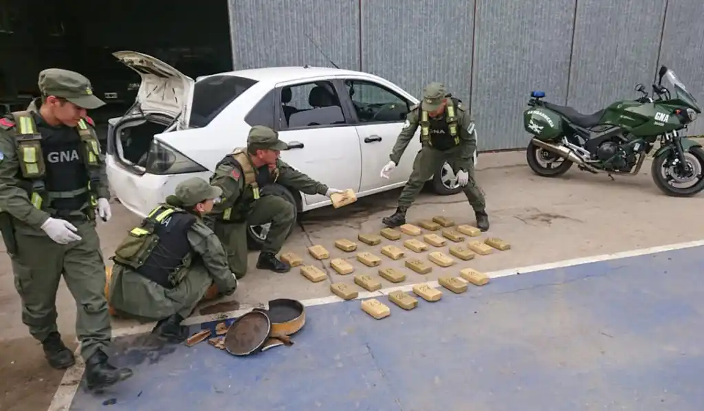 Trasladaban hacia Buenos Aires más de 30 kilos de cocaína en el tanque de GNC