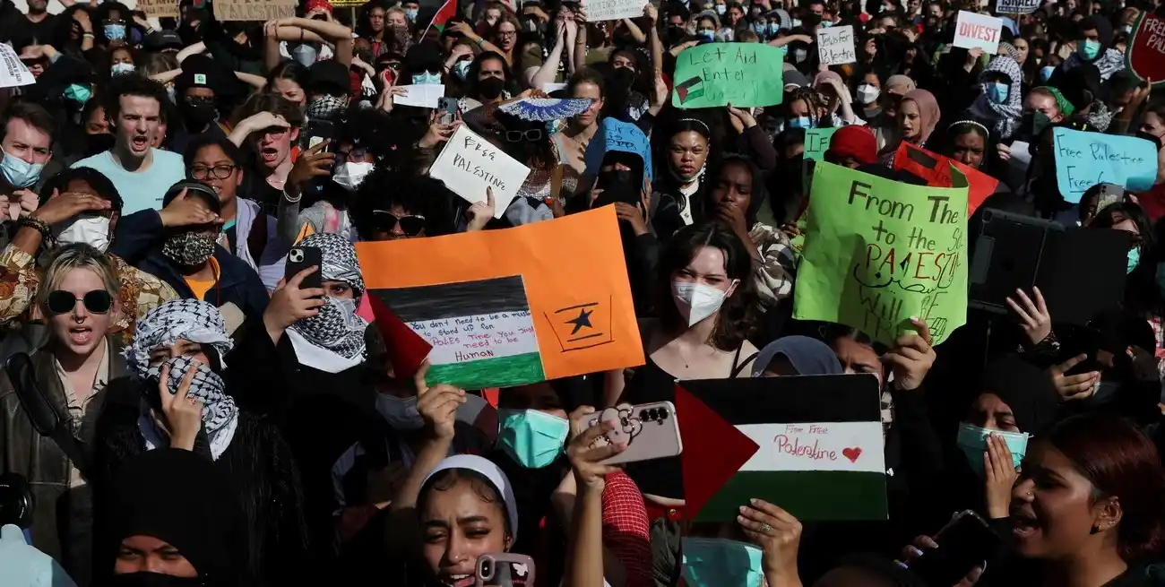 Una marcha en apoyo a los palestinos en Gaza, llevada a cabo este miércoles en Nueva York. Foto: Reuters.
