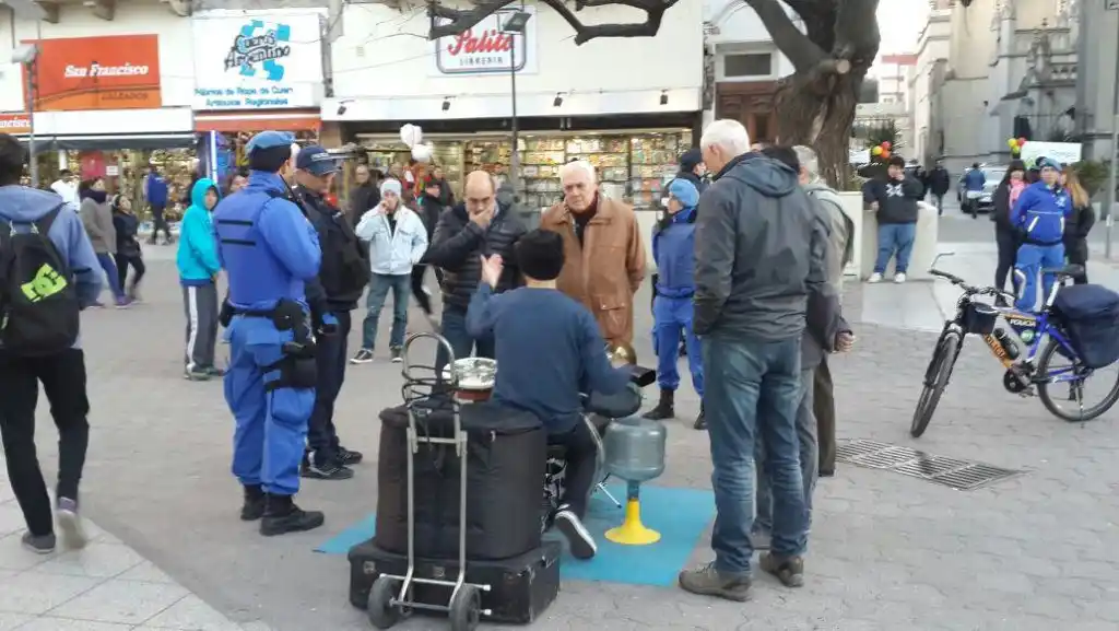 El Ejecutivo retiró a manteros de la peatonal San Martín