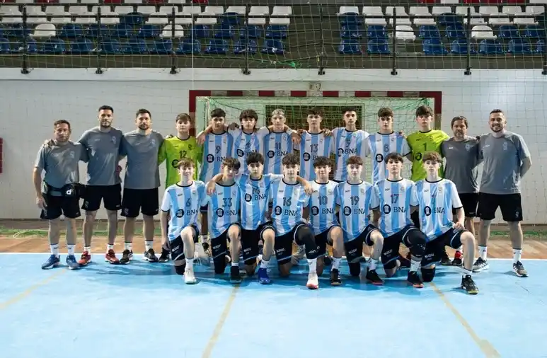 El equipo argentino de menores, que logró el primer puesto en Asunción. Demián Goñi en la nómina