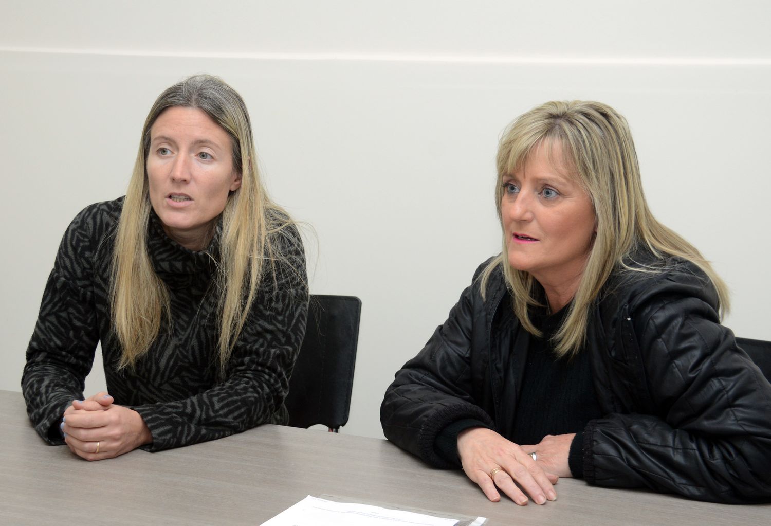 Pilar Muñoz y Carolina Franco, integrantes de la Unidad de Cuidados Integrales del SISP.