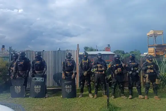 Playa Dorada: amenazó a los vecinos con un machete y al grito de “los voy a matar a todos”