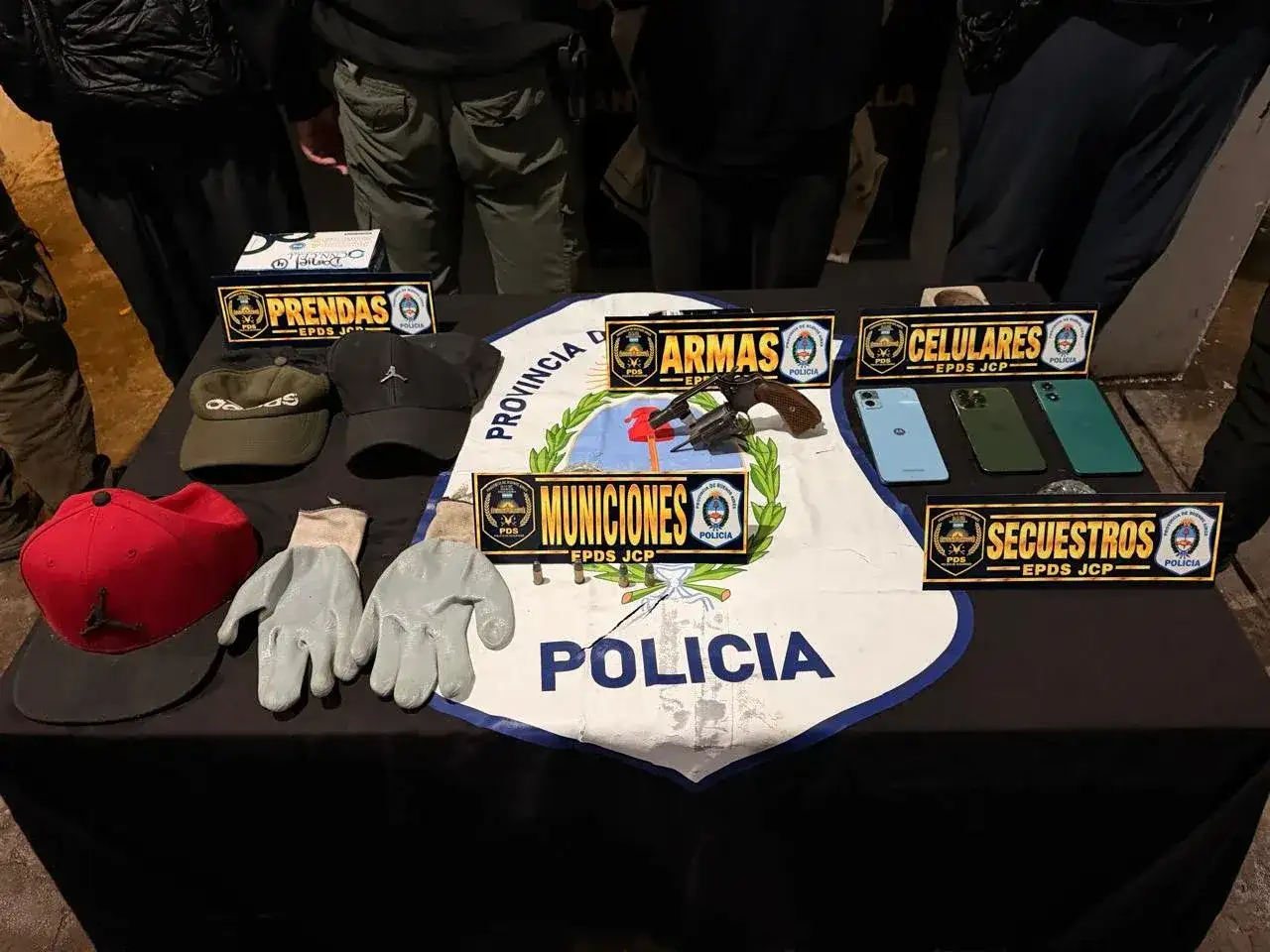 Detienen en José C. Paz a tres acusados de cometer entraderas - 2