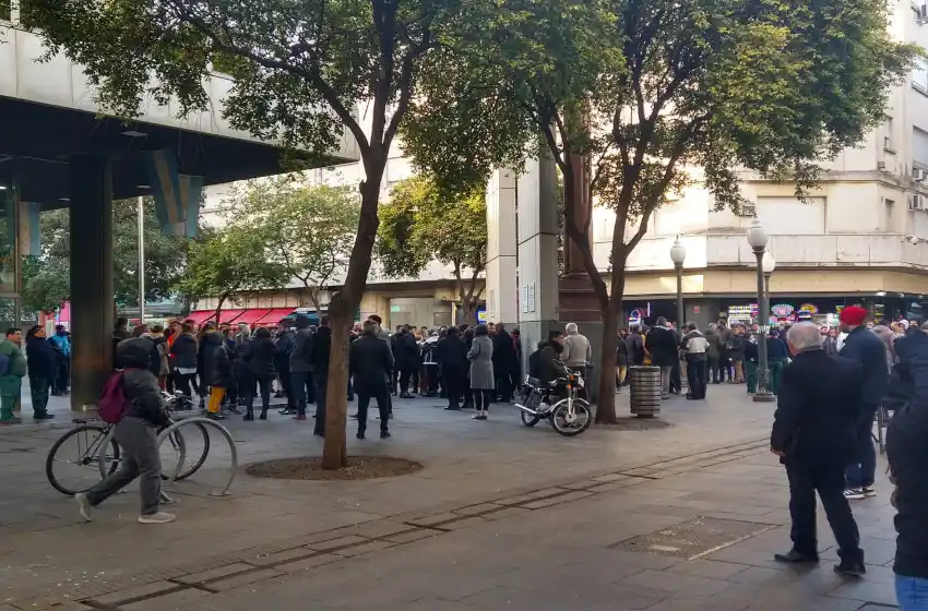 Caos en pleno centro por amenaza de bomba a varios bancos