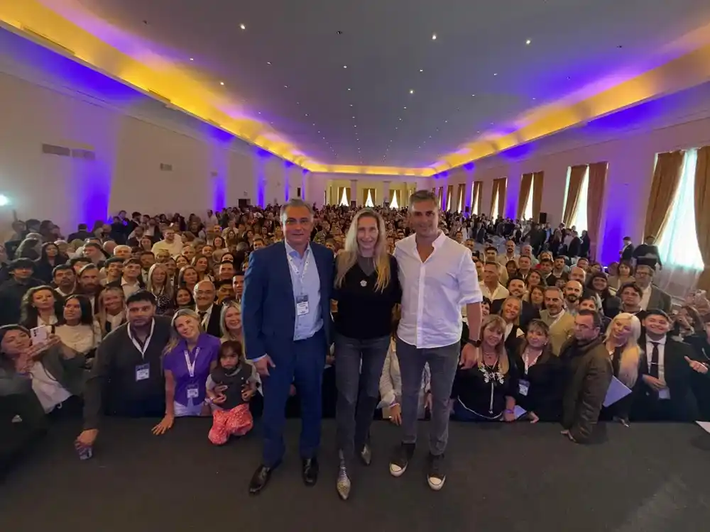 Karina Milei, Sebastián Pareja y Martín Menem en Mar del Plata.