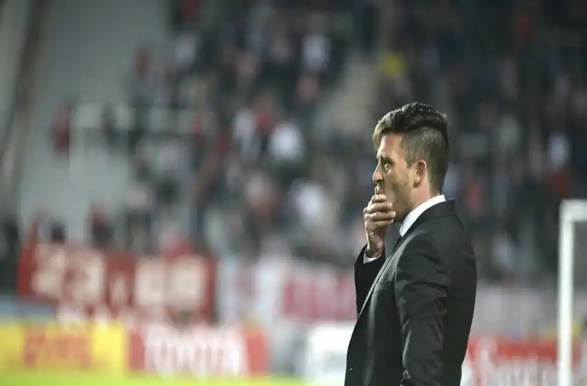 Benítez renunció a la dirección técnica de Estudiantes