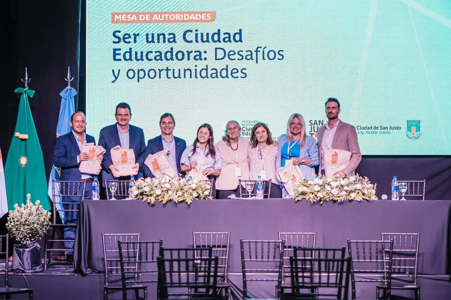 San Vicente expuso su experiencia en robótica educativa en el VIII Encuentro de la Red Argentina de Ciudades Educadoras - 2