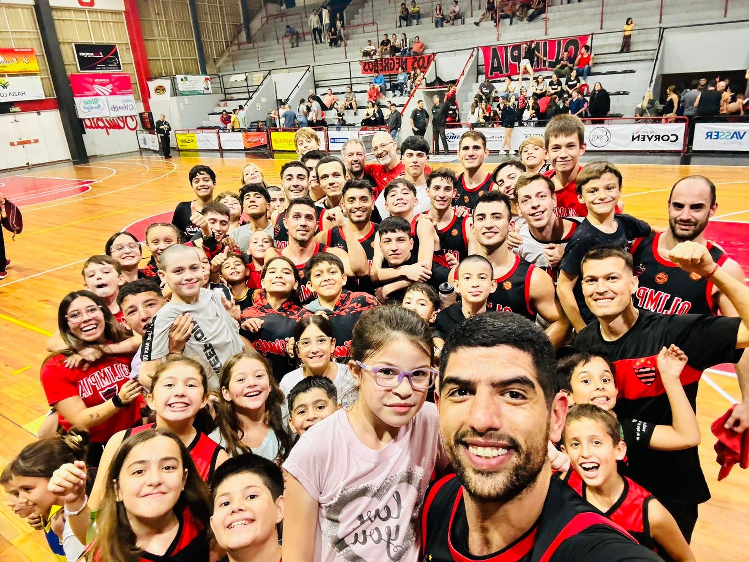 El Rojo no para. Victoria y punta para Olimpia. Foto: Fabián Gallego.