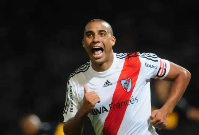 Trezeguet manejaba borracho, se peleó con la policía y fue detenido
