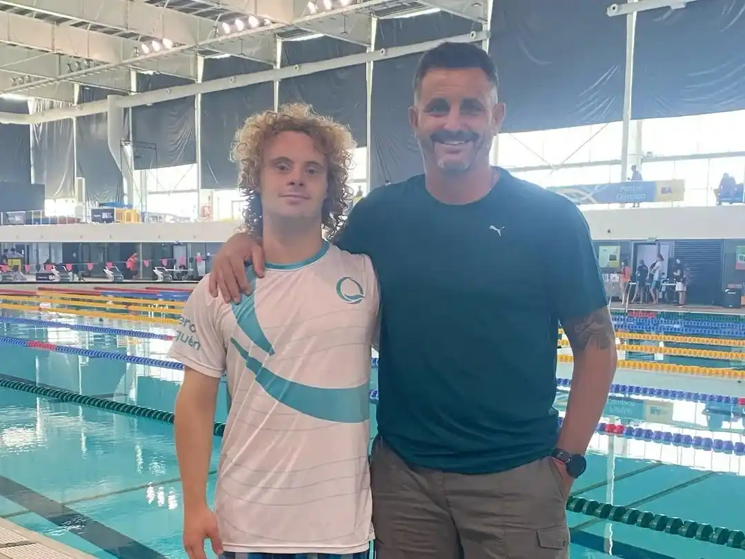 Nicolás Améndola, junto a su profesor Marcos Bertone