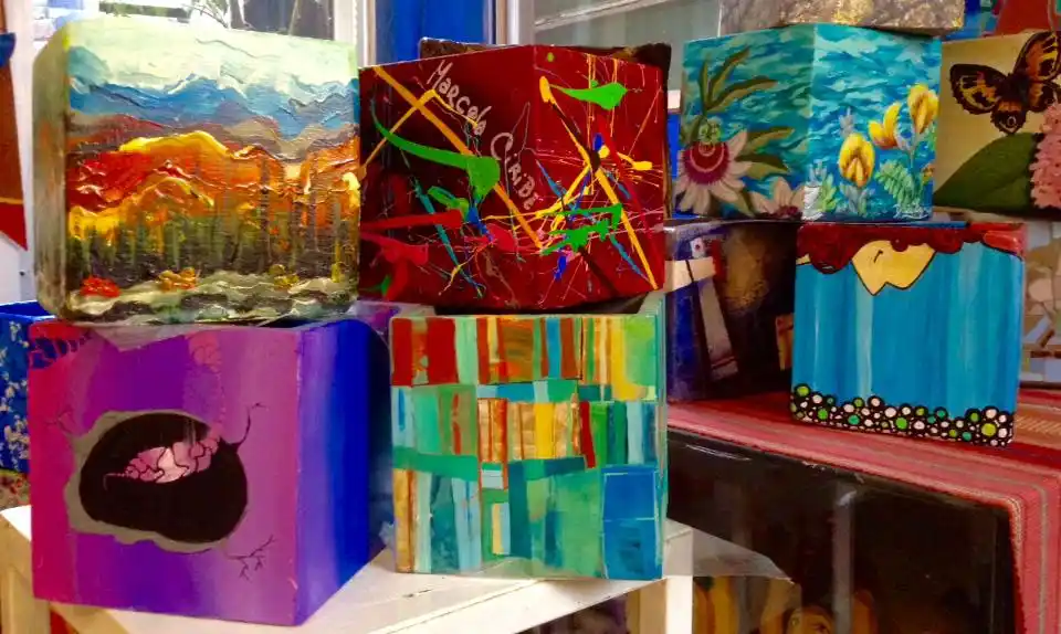 Inaugura la Exposición benéfica "Estándar de flores"