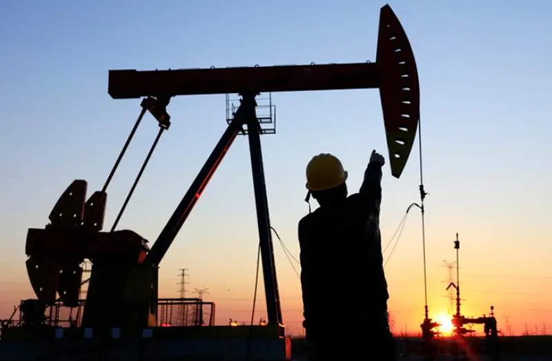 Menos de 400.000 barriles diarios de petróleo bombea Venezuela, según la OPEP