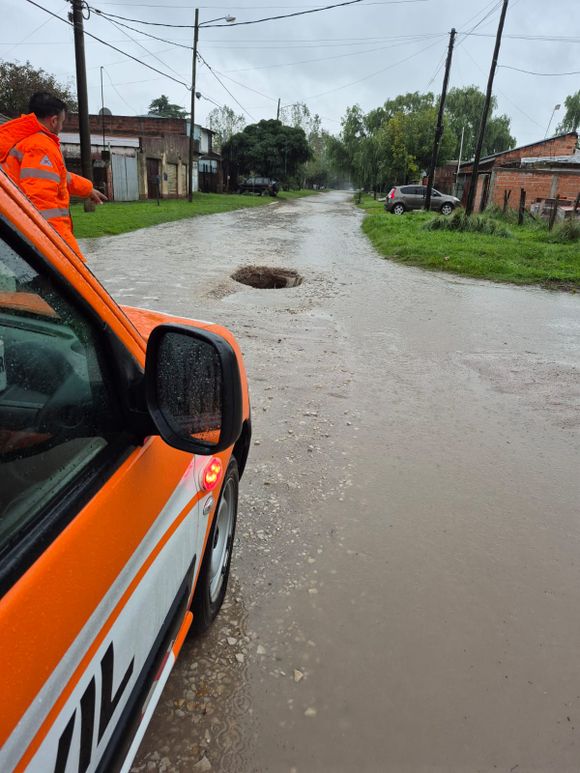 Fuertes lluvias y anegamientos temporales en Mar del Plata: intervenciones en Santa Paula y barrios sin luz