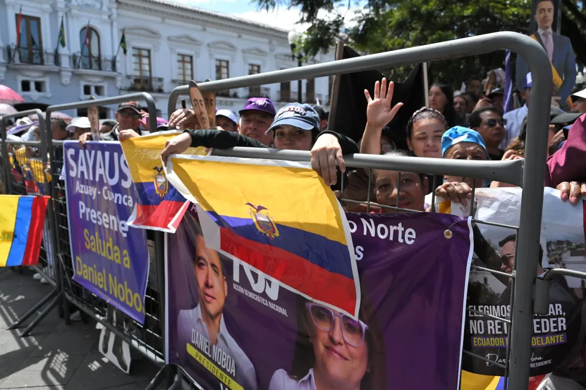 Petro DENUNCIA DETENCIÓN de observadores electorales colombianos en Ecuador