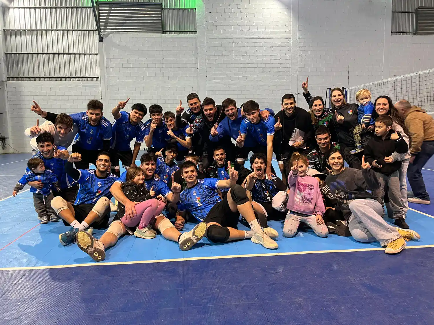 El festejo de una jornada que será inolvidable. Foto: Fabián Gallego.