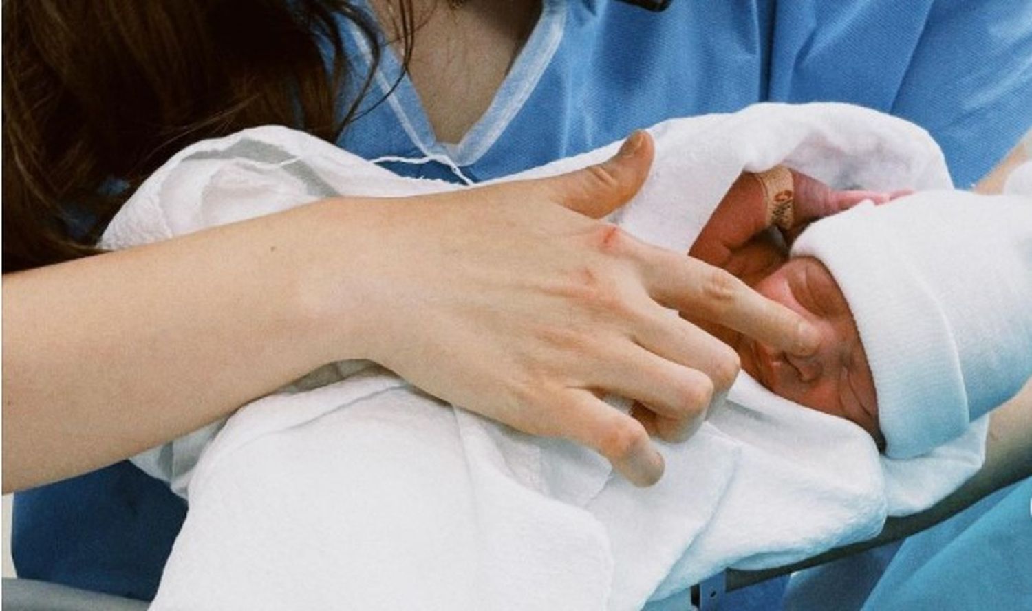 Joy Huerta agranda la familia con Nour, su nuevo bebé
