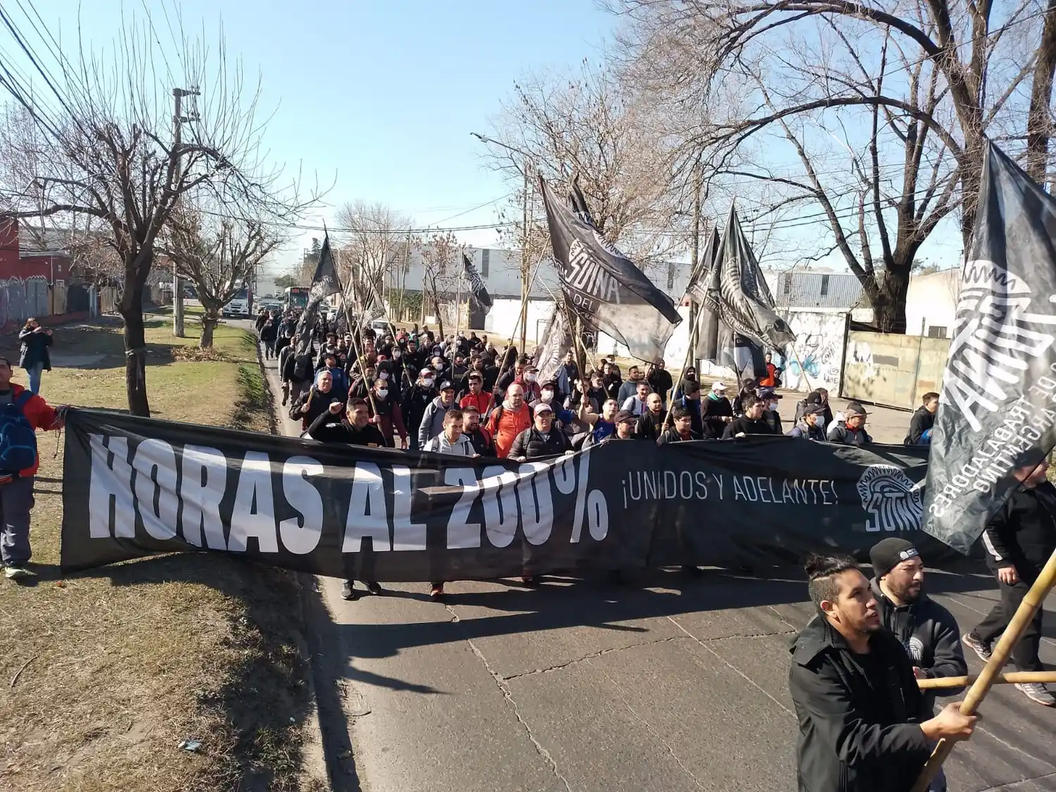 Paro y movilización del gremio de neumáticos en plantas del conurbano: Marchan a accesos y rutas