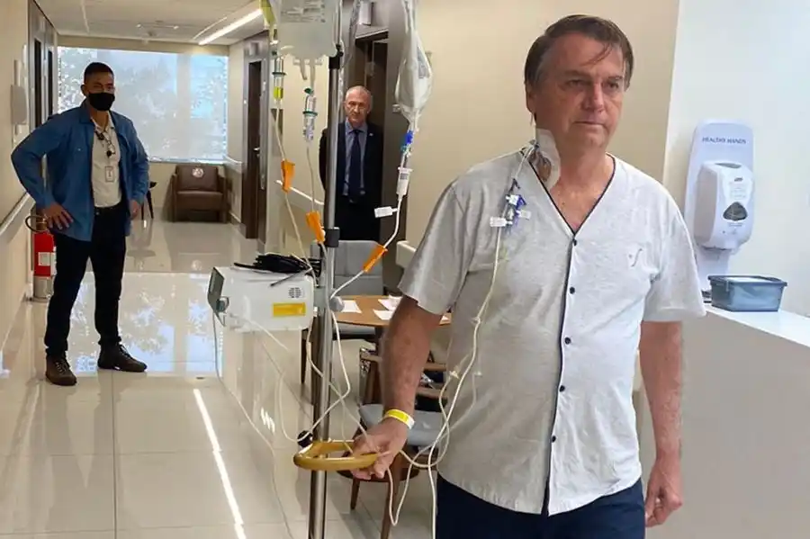Bolsonaro se recupera tras su internación y los médicos descartan cirugía