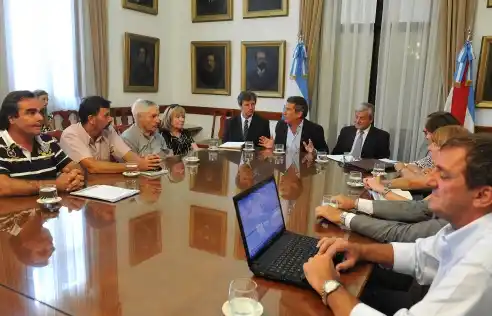 Acercamiento entre gobierno y gremios docentes por el acuerdo salarial