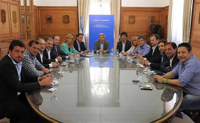 Frigerio recibió a intendentes del PJ para fortalecer relación entre Nación y municipios