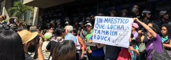 SIN OPCIÓN: salarios matan a maestros venezolanos