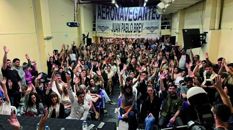 Aerolíneas: el Gobierno doblegó 
a los gremios y logró la quita de privilegios