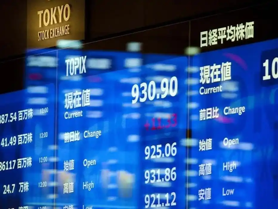 El Nikkei experimenta la tercera mayor caída de su historia.
