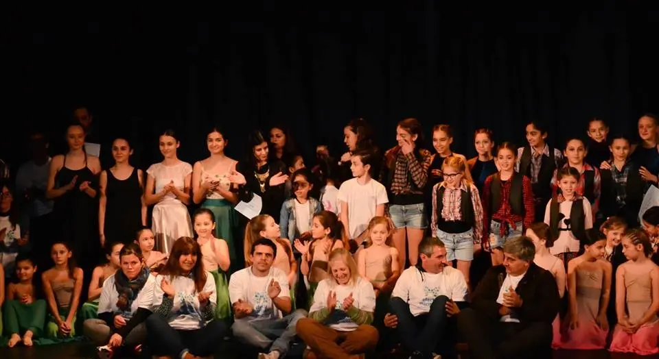 Numerosos grupos locales se sumaron a una gala de danza
