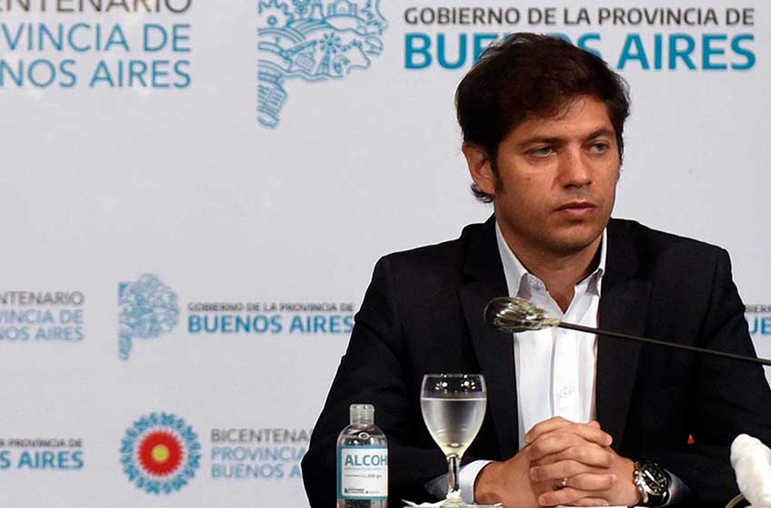 Kicillof rechazó críticas y dijo que los comercios "seguirán igual"