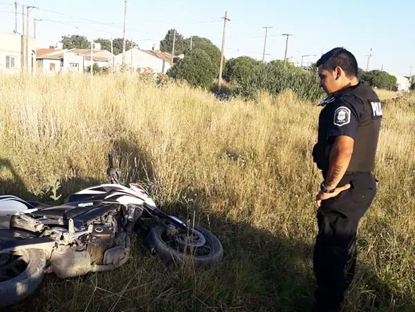 Hallan en un descampado una moto que fue sustraída