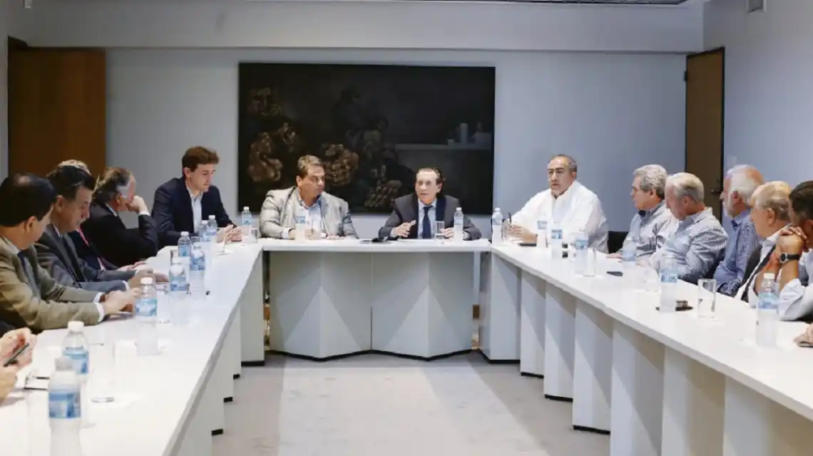 El Gobierno buscará frenar los despidos del sector privado