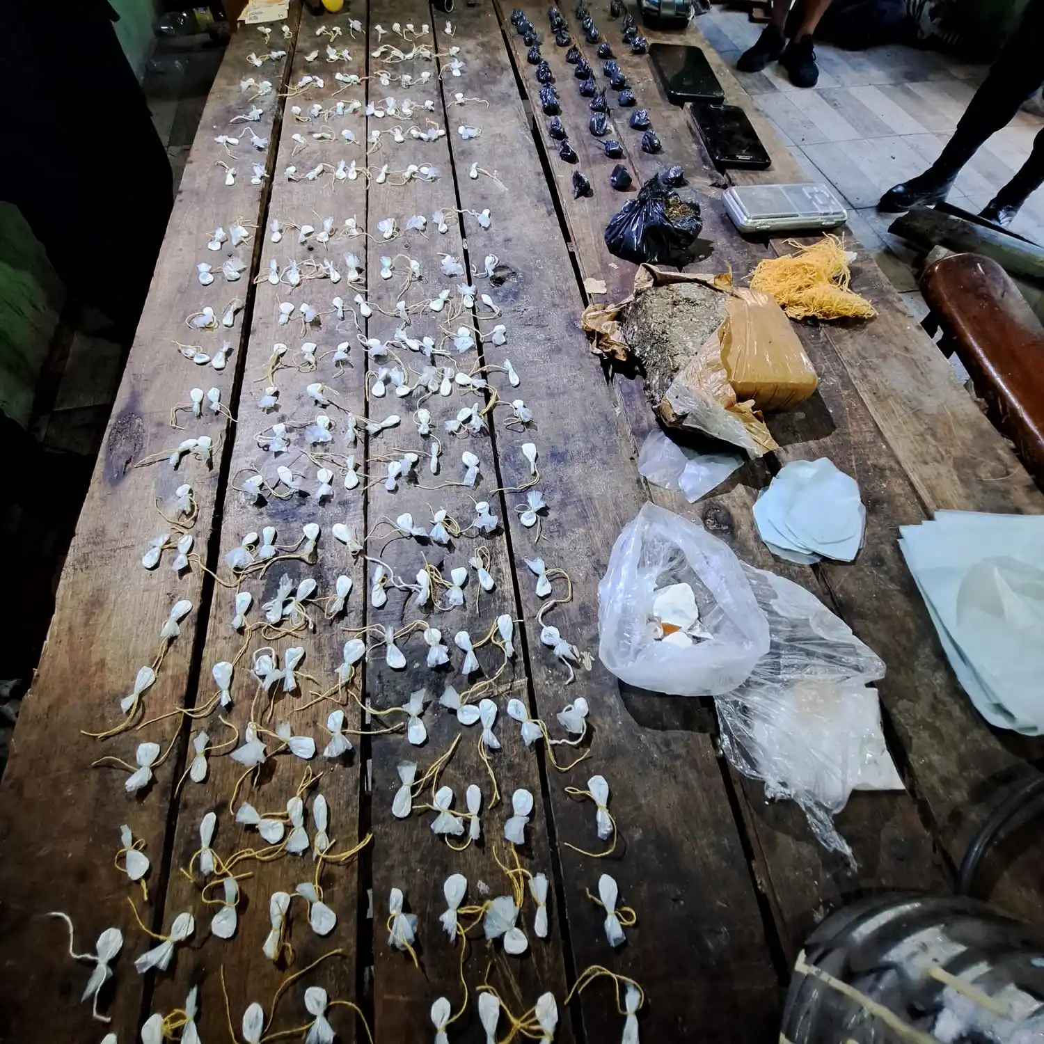 Cinco allanamientos dejaron el secuestro de cocaína, marihuana y dinero en efectivo