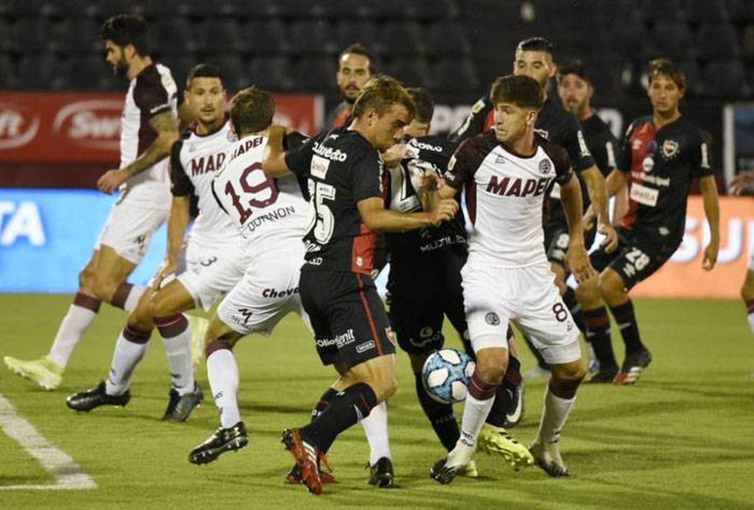 Newell´s venció a Lanús en Rosario y lo dejó afuera de la Zona Campeonato