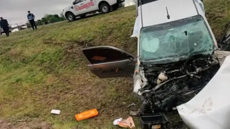 Dos heridos tras el despiste de una camioneta en la Ruta 12, a la altura de Gobernador Mansilla