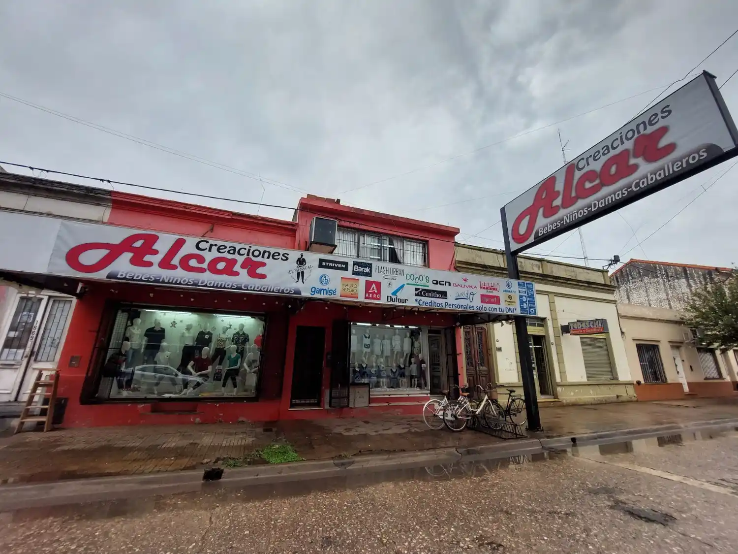 en el lugar de siempre, Creaciones Alcar viste a las familias sampedrinas con excelentes precios