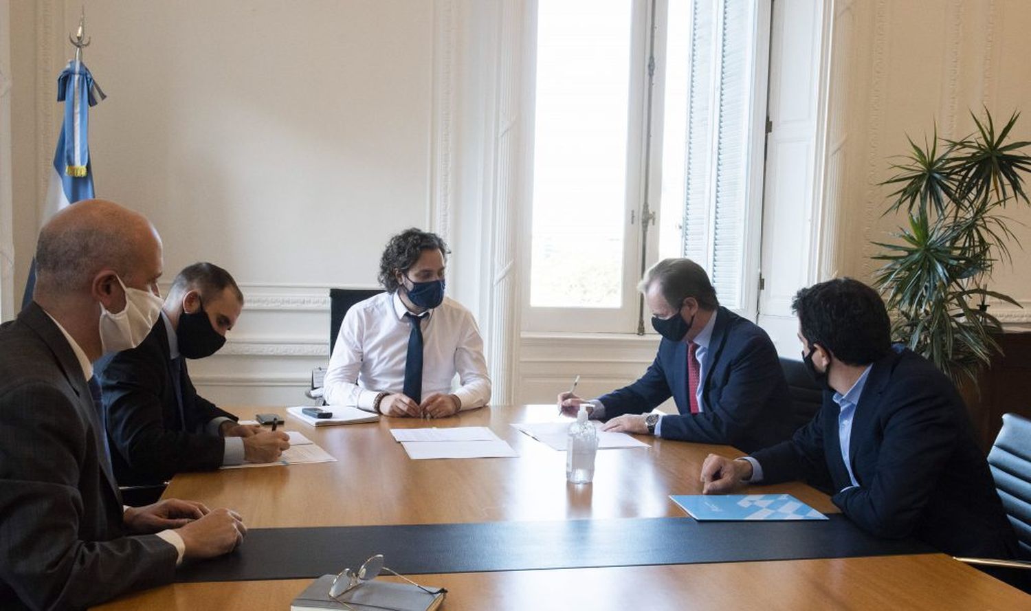 El Presidente firmó convenios con Axel Kiciloff, Perotti y Bordet