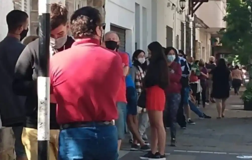 Covid-19 en Mar del Plata: Cola de tres cuadras para testearse