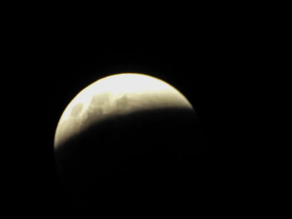 FOTOS | Por si te lo perdiste: así se vio el eclipse total de luna de este domingo