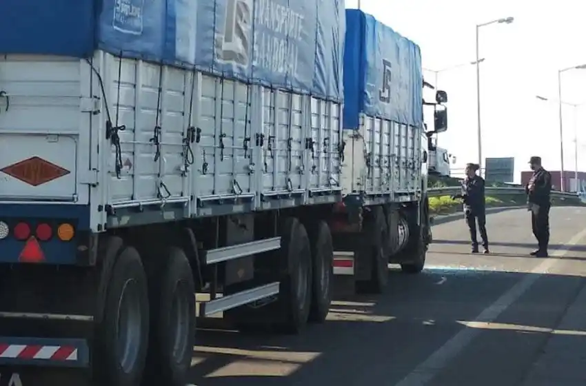 Robo comando en zona oeste: redujeron al chofer de un camión y se llevaron sobres con dinero