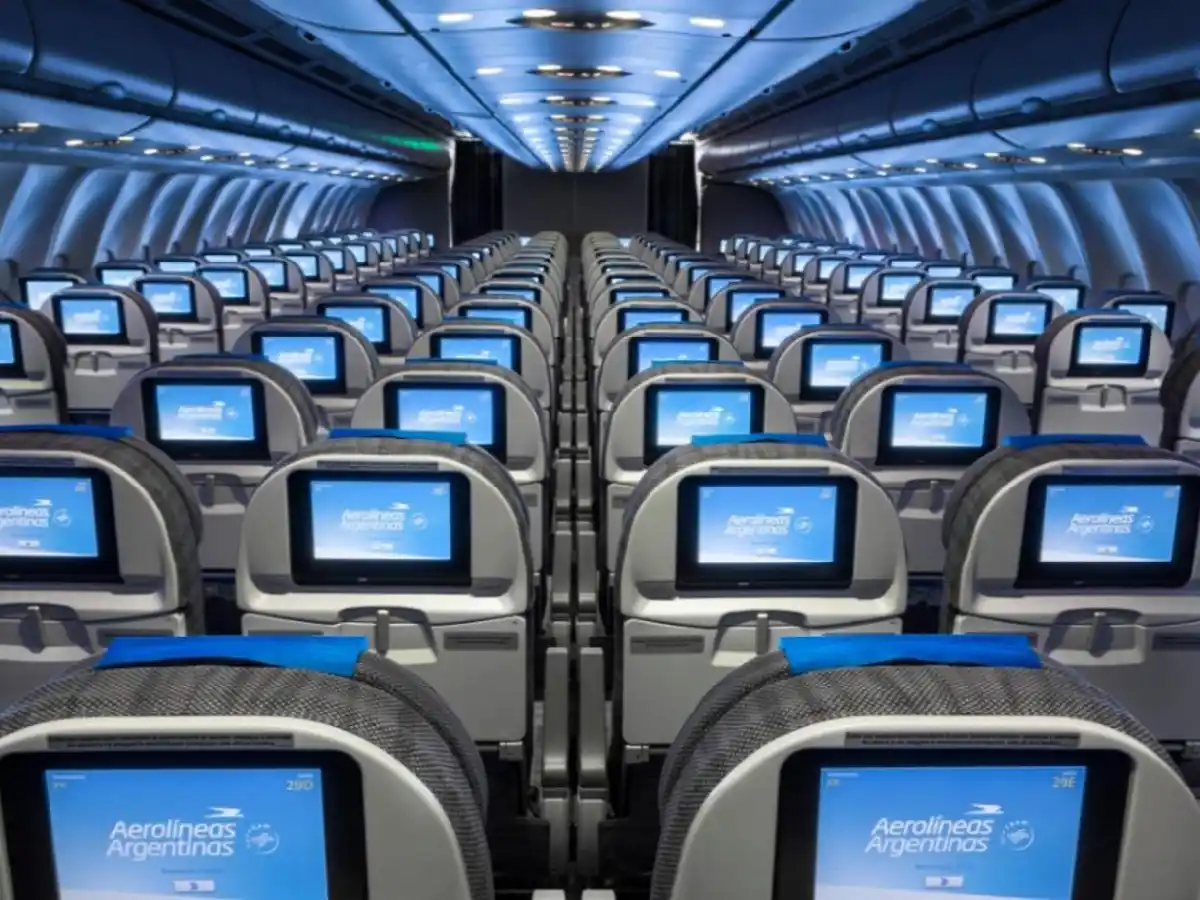 Aerolíneas Argentinas podría reprogramar sus vuelos por la suba de contagios
