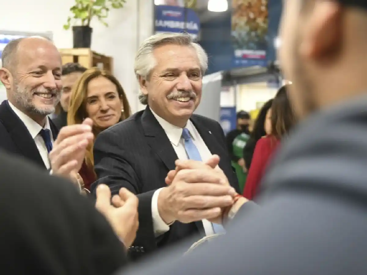 Fernández convocará a empresas y sindicatos para "alinear precios y salarios por 60 días"