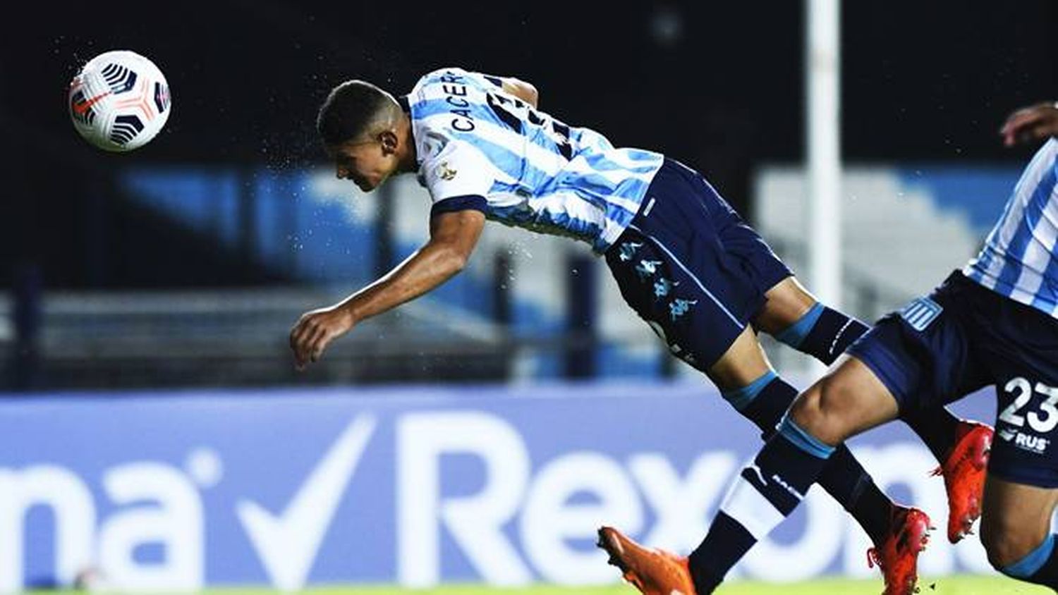 Racing derrotó a Sporting Cristal y se afianzó en su grupo de la Copa Libertadores