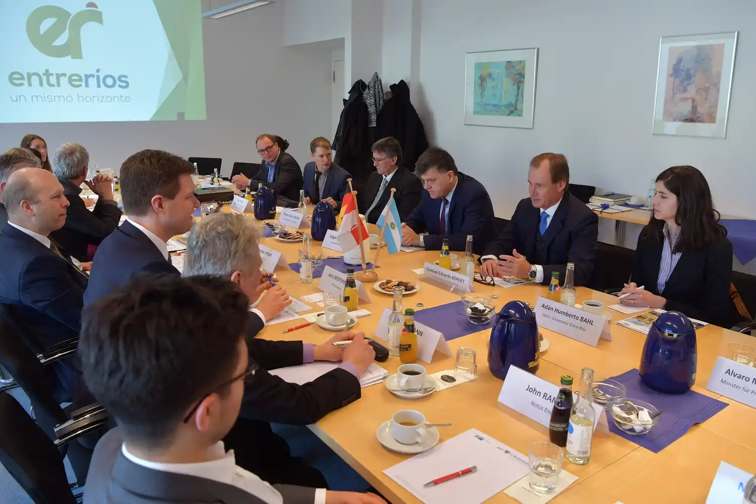 Bordet apunta a una alianza para desarrollar energía eólica