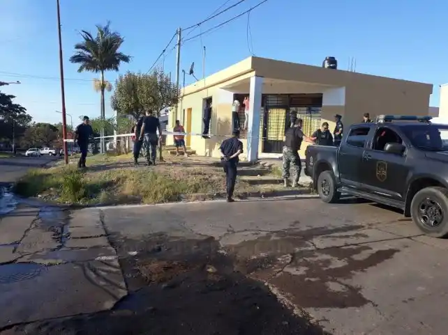 Agredió a su esposa, se atrincheró y amenazó con matarse