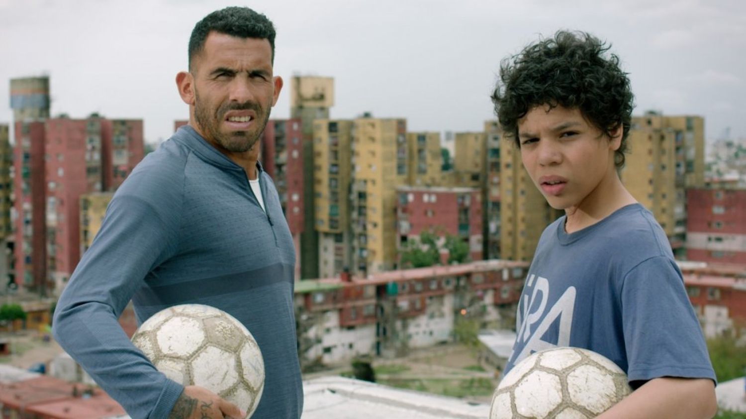 «Apache»: una radiografía cruda de la infancia de Carlos Tevez
